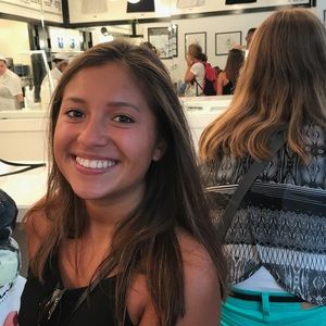 Meet your Posher, Evelis